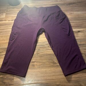 * 🤑💰🤑 3/$10.00 budle item 🤑💰🤑 Women’s Capri Leggings